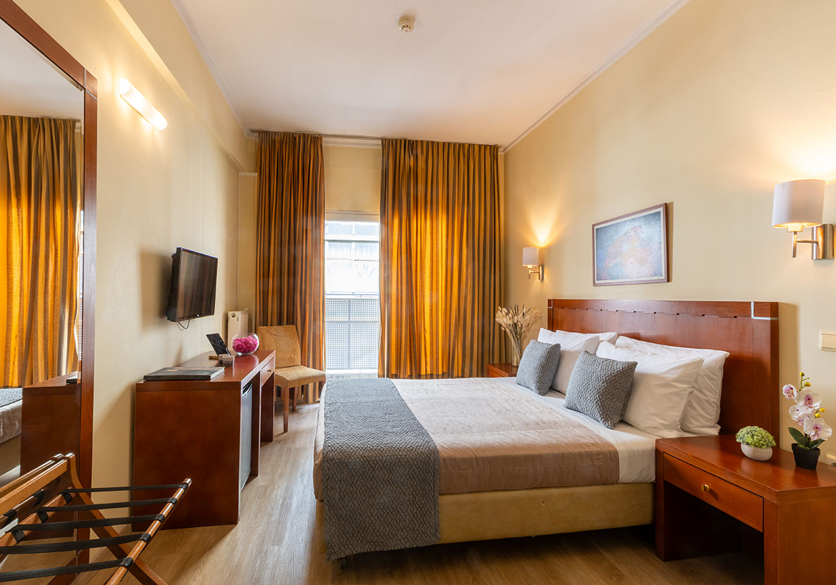 hotel for accommodation in the center of Athens